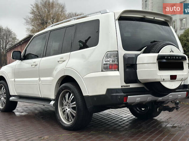Белый Мицубиси Паджеро Вагон, объемом двигателя 3.2 л и пробегом 292 тыс. км за 12500 $, фото 16 на Automoto.ua