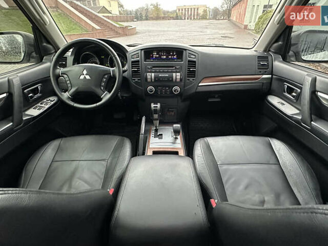 Белый Мицубиси Паджеро Вагон, объемом двигателя 3.2 л и пробегом 292 тыс. км за 12500 $, фото 36 на Automoto.ua