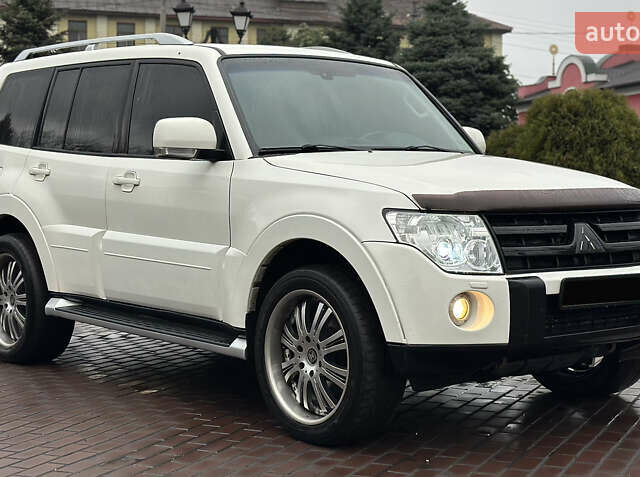 Белый Мицубиси Паджеро Вагон, объемом двигателя 3.2 л и пробегом 292 тыс. км за 12500 $, фото 10 на Automoto.ua