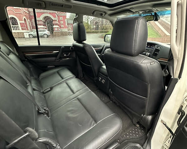 Белый Мицубиси Паджеро Вагон, объемом двигателя 3.2 л и пробегом 292 тыс. км за 12500 $, фото 25 на Automoto.ua