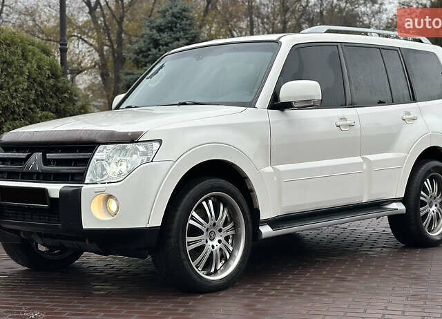 Белый Мицубиси Паджеро Вагон, объемом двигателя 3.2 л и пробегом 292 тыс. км за 12500 $, фото 5 на Automoto.ua