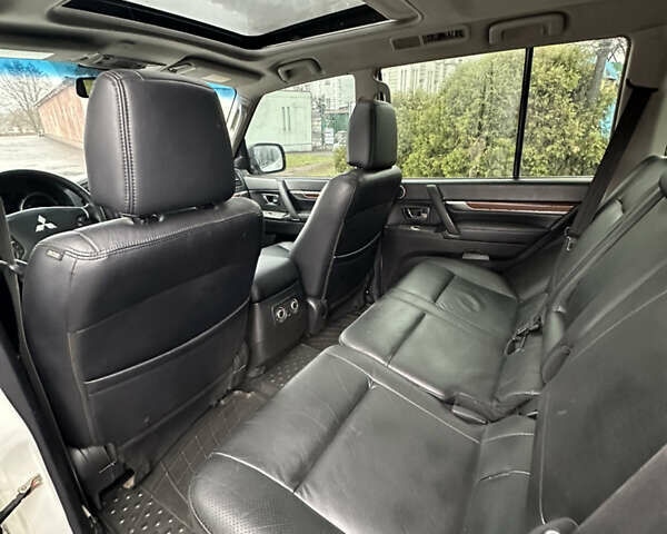 Белый Мицубиси Паджеро Вагон, объемом двигателя 3.2 л и пробегом 292 тыс. км за 12500 $, фото 22 на Automoto.ua