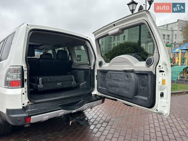 Белый Мицубиси Паджеро Вагон, объемом двигателя 3.2 л и пробегом 292 тыс. км за 12500 $, фото 51 на Automoto.ua