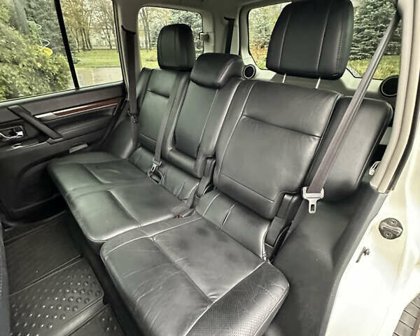 Белый Мицубиси Паджеро Вагон, объемом двигателя 3.2 л и пробегом 292 тыс. км за 12500 $, фото 34 на Automoto.ua