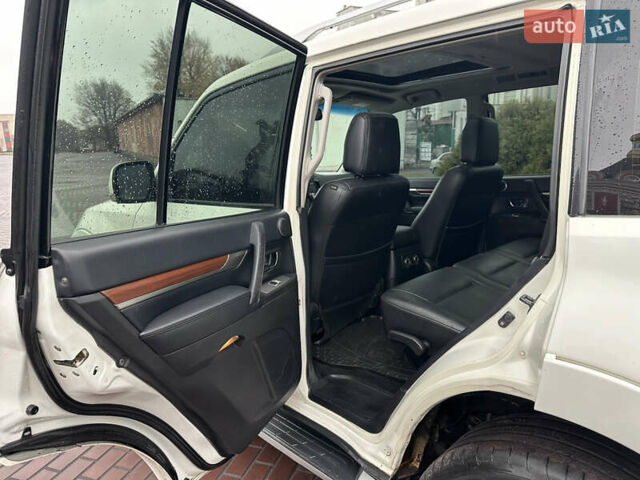 Белый Мицубиси Паджеро Вагон, объемом двигателя 3.2 л и пробегом 292 тыс. км за 12500 $, фото 24 на Automoto.ua