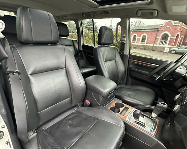 Белый Мицубиси Паджеро Вагон, объемом двигателя 3.2 л и пробегом 292 тыс. км за 12500 $, фото 32 на Automoto.ua