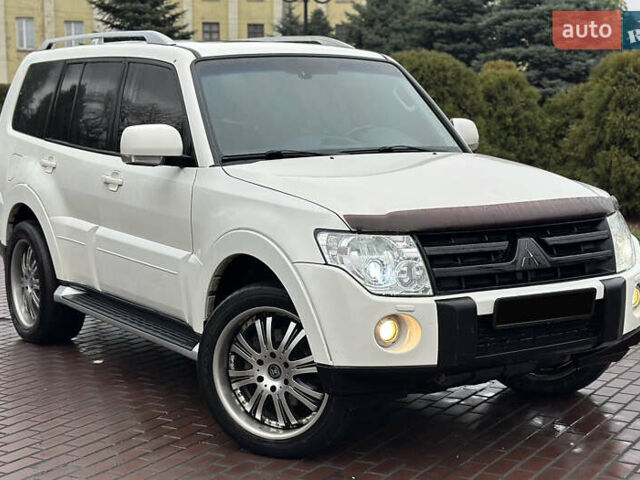 Белый Мицубиси Паджеро Вагон, объемом двигателя 3.2 л и пробегом 292 тыс. км за 12500 $, фото 8 на Automoto.ua