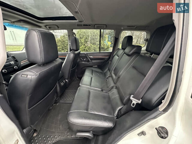 Белый Мицубиси Паджеро Вагон, объемом двигателя 3.2 л и пробегом 292 тыс. км за 12500 $, фото 23 на Automoto.ua