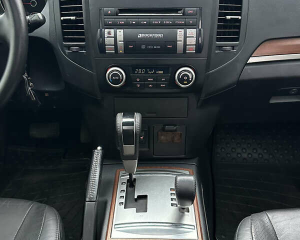 Белый Мицубиси Паджеро Вагон, объемом двигателя 3.2 л и пробегом 292 тыс. км за 12500 $, фото 39 на Automoto.ua