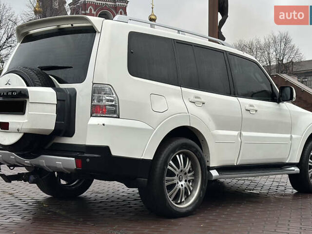 Белый Мицубиси Паджеро Вагон, объемом двигателя 3.2 л и пробегом 292 тыс. км за 12500 $, фото 13 на Automoto.ua