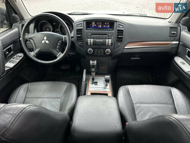 Белый Мицубиси Паджеро Вагон, объемом двигателя 3.2 л и пробегом 292 тыс. км за 12500 $, фото 35 на Automoto.ua