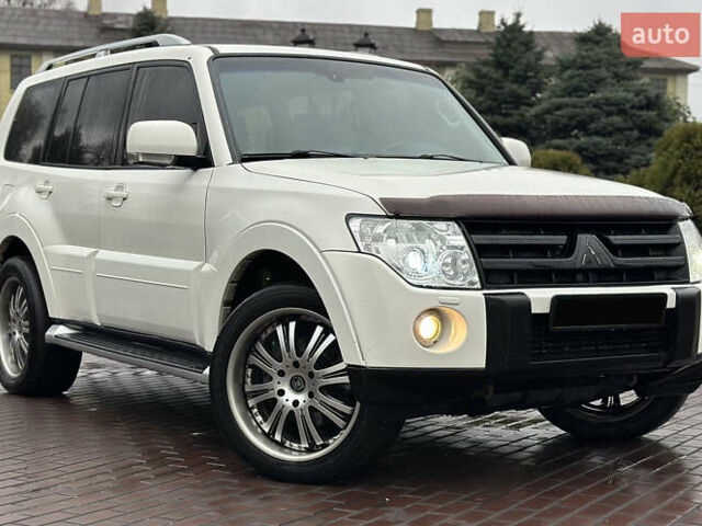 Белый Мицубиси Паджеро Вагон, объемом двигателя 3.2 л и пробегом 292 тыс. км за 12500 $, фото 9 на Automoto.ua