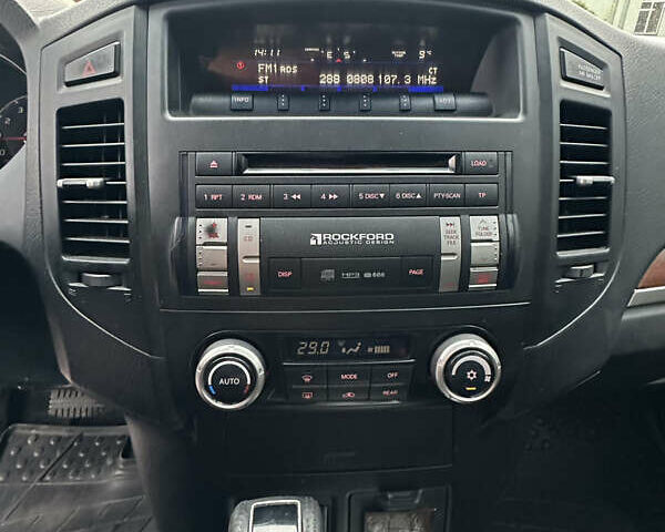 Белый Мицубиси Паджеро Вагон, объемом двигателя 3.2 л и пробегом 292 тыс. км за 12500 $, фото 40 на Automoto.ua