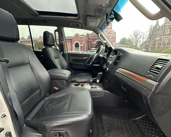 Белый Мицубиси Паджеро Вагон, объемом двигателя 3.2 л и пробегом 292 тыс. км за 12500 $, фото 29 на Automoto.ua