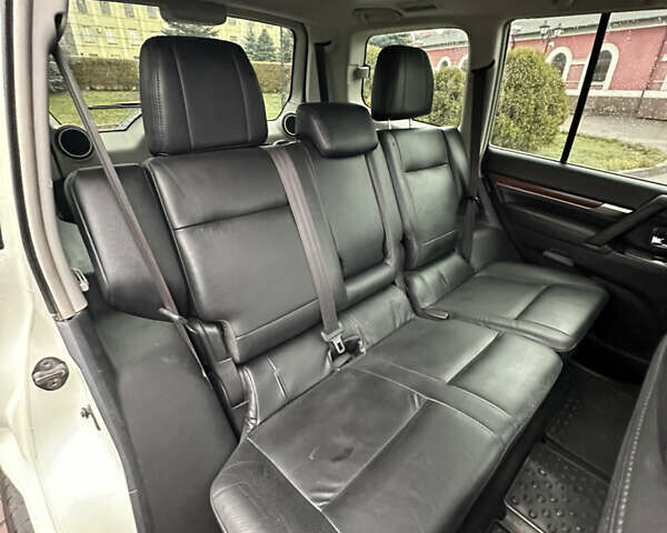 Белый Мицубиси Паджеро Вагон, объемом двигателя 3.2 л и пробегом 292 тыс. км за 12500 $, фото 33 на Automoto.ua