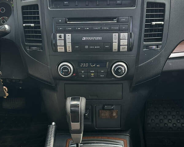 Белый Мицубиси Паджеро Вагон, объемом двигателя 3.2 л и пробегом 292 тыс. км за 12500 $, фото 41 на Automoto.ua