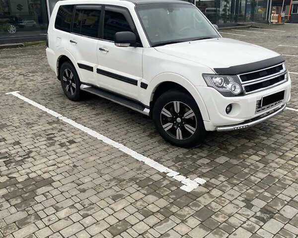 Белый Мицубиси Паджеро Вагон, объемом двигателя 0 л и пробегом 155 тыс. км за 17900 $, фото 2 на Automoto.ua