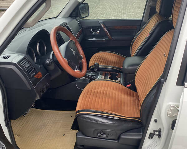 Белый Мицубиси Паджеро Вагон, объемом двигателя 0 л и пробегом 155 тыс. км за 17900 $, фото 6 на Automoto.ua