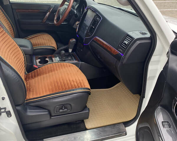 Белый Мицубиси Паджеро Вагон, объемом двигателя 0 л и пробегом 155 тыс. км за 17900 $, фото 17 на Automoto.ua