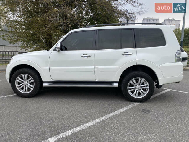 Белый Мицубиси Паджеро Вагон, объемом двигателя 3.2 л и пробегом 208 тыс. км за 19500 $, фото 2 на Automoto.ua