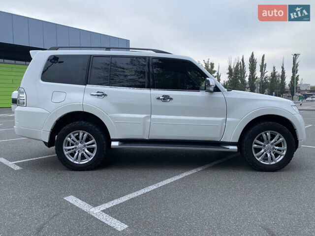 Белый Мицубиси Паджеро Вагон, объемом двигателя 3.2 л и пробегом 208 тыс. км за 19500 $, фото 3 на Automoto.ua