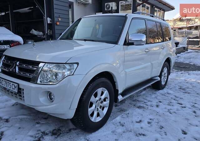 Белый Мицубиси Паджеро Вагон, объемом двигателя 3.5 л и пробегом 220 тыс. км за 14500 $, фото 2 на Automoto.ua