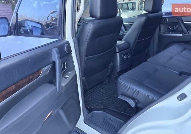 Белый Мицубиси Паджеро Вагон, объемом двигателя 3.5 л и пробегом 233 тыс. км за 14500 $, фото 13 на Automoto.ua