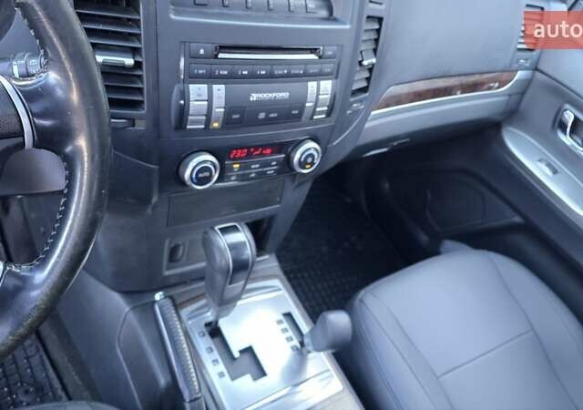 Белый Мицубиси Паджеро Вагон, объемом двигателя 3.5 л и пробегом 233 тыс. км за 14500 $, фото 21 на Automoto.ua