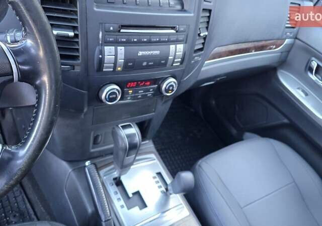 Белый Мицубиси Паджеро Вагон, объемом двигателя 3.5 л и пробегом 220 тыс. км за 14500 $, фото 30 на Automoto.ua