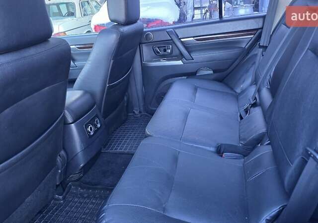 Белый Мицубиси Паджеро Вагон, объемом двигателя 3.5 л и пробегом 233 тыс. км за 14500 $, фото 14 на Automoto.ua