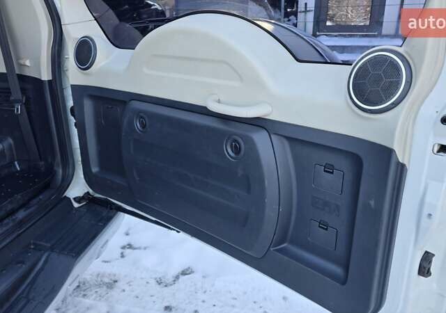 Белый Мицубиси Паджеро Вагон, объемом двигателя 3.5 л и пробегом 233 тыс. км за 14500 $, фото 11 на Automoto.ua