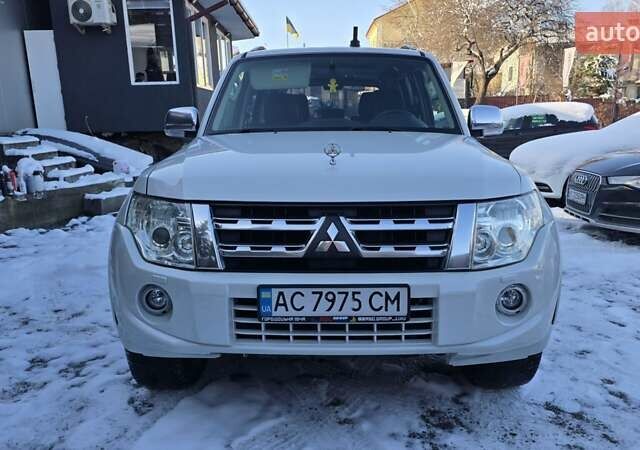 Белый Мицубиси Паджеро Вагон, объемом двигателя 3.5 л и пробегом 233 тыс. км за 14500 $, фото 1 на Automoto.ua