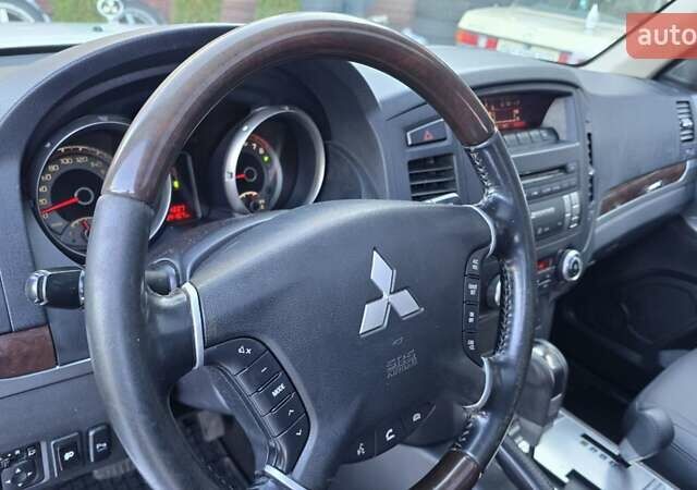 Белый Мицубиси Паджеро Вагон, объемом двигателя 3.5 л и пробегом 233 тыс. км за 14500 $, фото 19 на Automoto.ua
