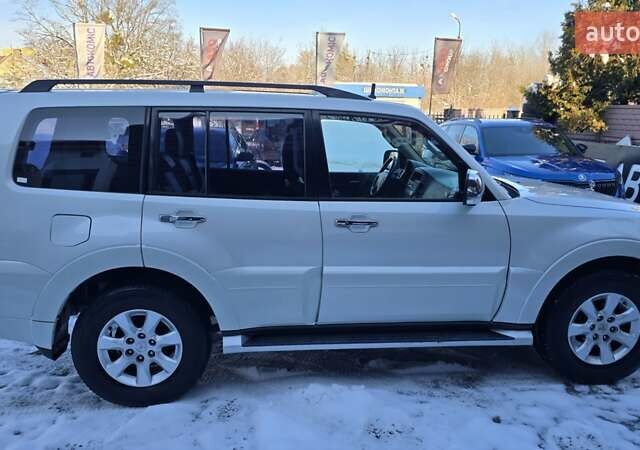 Белый Мицубиси Паджеро Вагон, объемом двигателя 3.5 л и пробегом 233 тыс. км за 14500 $, фото 3 на Automoto.ua