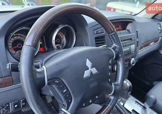 Белый Мицубиси Паджеро Вагон, объемом двигателя 3.5 л и пробегом 220 тыс. км за 14500 $, фото 16 на Automoto.ua