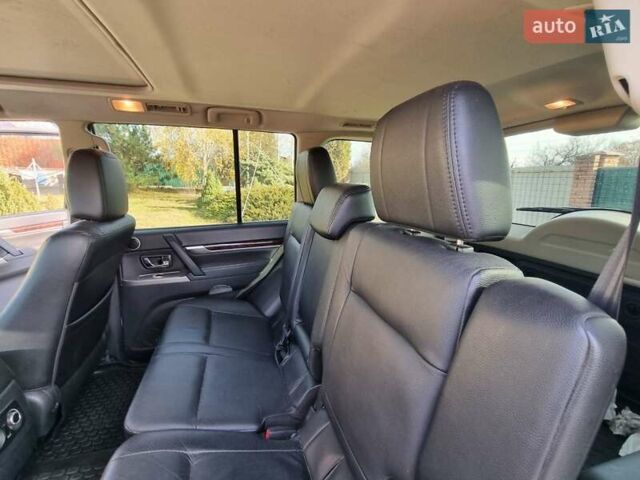 Білий Міцубісі Паджеро Вагон, об'ємом двигуна 3.2 л та пробігом 175 тис. км за 18500 $, фото 5 на Automoto.ua