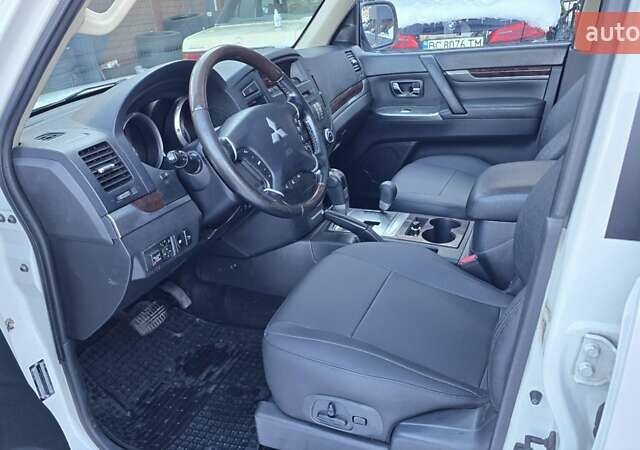 Белый Мицубиси Паджеро Вагон, объемом двигателя 3.5 л и пробегом 233 тыс. км за 14500 $, фото 18 на Automoto.ua