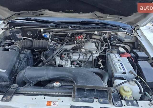 Белый Мицубиси Паджеро Вагон, объемом двигателя 3.5 л и пробегом 220 тыс. км за 14500 $, фото 21 на Automoto.ua