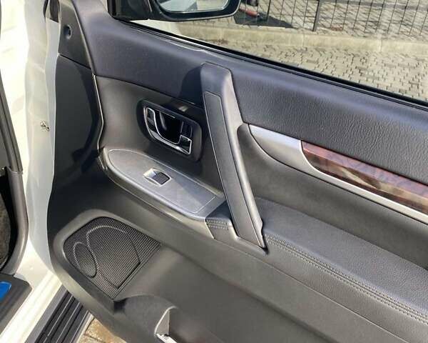 Білий Міцубісі Паджеро Вагон, об'ємом двигуна 3.2 л та пробігом 144 тис. км за 21999 $, фото 27 на Automoto.ua