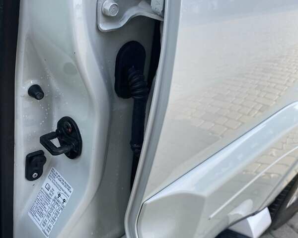 Білий Міцубісі Паджеро Вагон, об'ємом двигуна 3.2 л та пробігом 144 тис. км за 21999 $, фото 12 на Automoto.ua