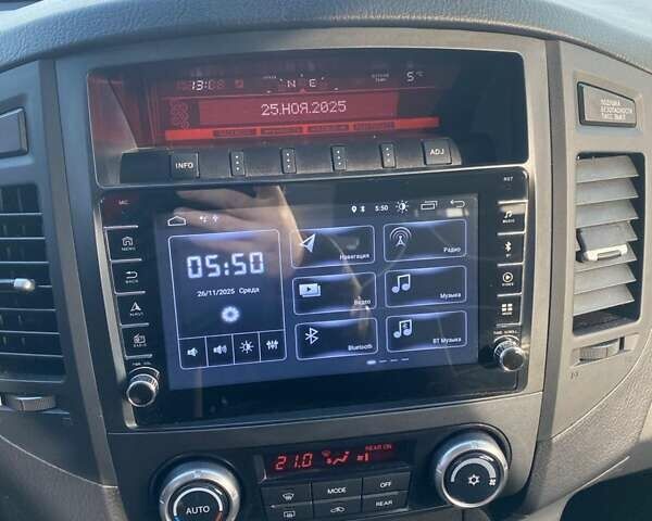 Білий Міцубісі Паджеро Вагон, об'ємом двигуна 3.2 л та пробігом 144 тис. км за 21999 $, фото 7 на Automoto.ua