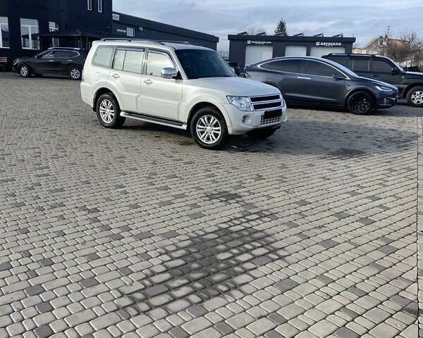 Білий Міцубісі Паджеро Вагон, об'ємом двигуна 3.2 л та пробігом 144 тис. км за 21999 $, фото 19 на Automoto.ua