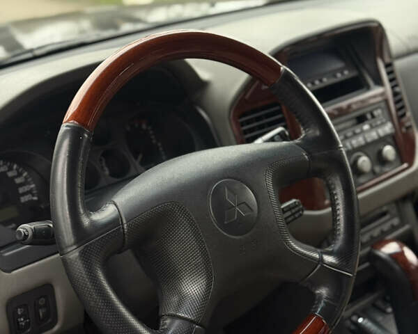 Бежевый Мицубиси Паджеро Вагон, объемом двигателя 3.5 л и пробегом 300 тыс. км за 7800 $, фото 23 на Automoto.ua