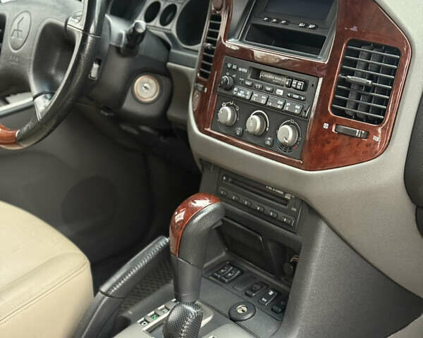 Бежевый Мицубиси Паджеро Вагон, объемом двигателя 3.5 л и пробегом 300 тыс. км за 7800 $, фото 16 на Automoto.ua