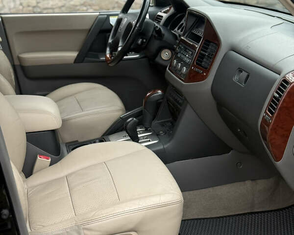 Бежевый Мицубиси Паджеро Вагон, объемом двигателя 3.5 л и пробегом 300 тыс. км за 7800 $, фото 14 на Automoto.ua