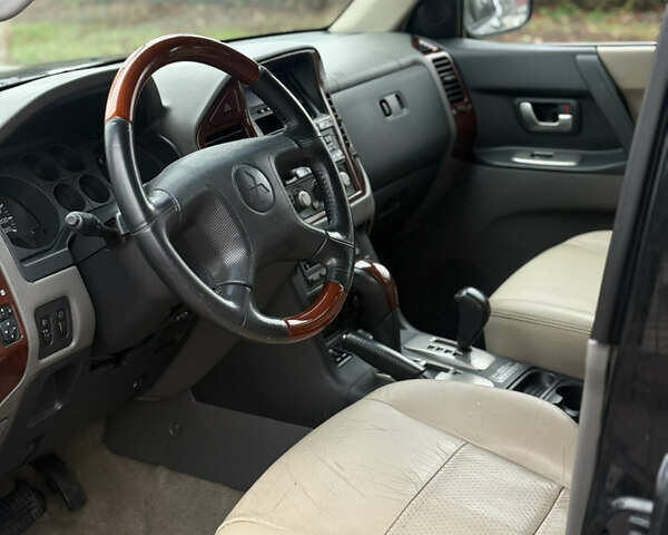 Бежевый Мицубиси Паджеро Вагон, объемом двигателя 3.5 л и пробегом 300 тыс. км за 7800 $, фото 22 на Automoto.ua