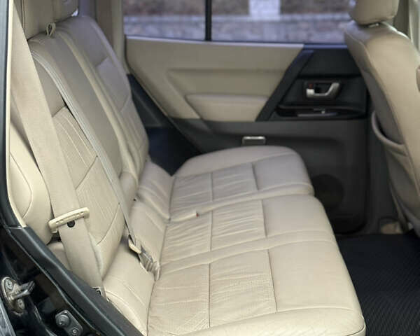 Бежевый Мицубиси Паджеро Вагон, объемом двигателя 3.5 л и пробегом 300 тыс. км за 7800 $, фото 29 на Automoto.ua