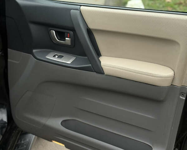 Бежевый Мицубиси Паджеро Вагон, объемом двигателя 3.5 л и пробегом 300 тыс. км за 7800 $, фото 20 на Automoto.ua