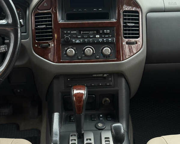 Бежевый Мицубиси Паджеро Вагон, объемом двигателя 3.5 л и пробегом 300 тыс. км за 7800 $, фото 13 на Automoto.ua