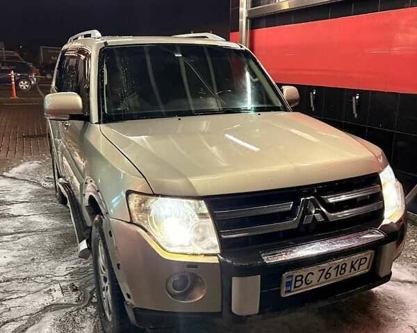 Бежевый Мицубиси Паджеро Вагон, объемом двигателя 3.8 л и пробегом 281 тыс. км за 7900 $, фото 1 на Automoto.ua